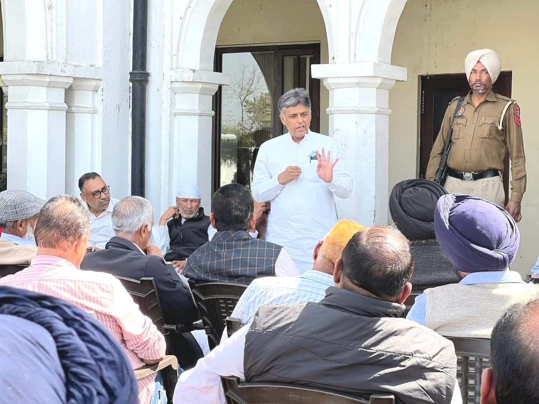 Member of Parliament Manish Tiwari held a meeting with the workers at the house of Angad Singh Nawanshahr